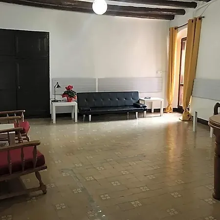 Espai Abadia Hostel *